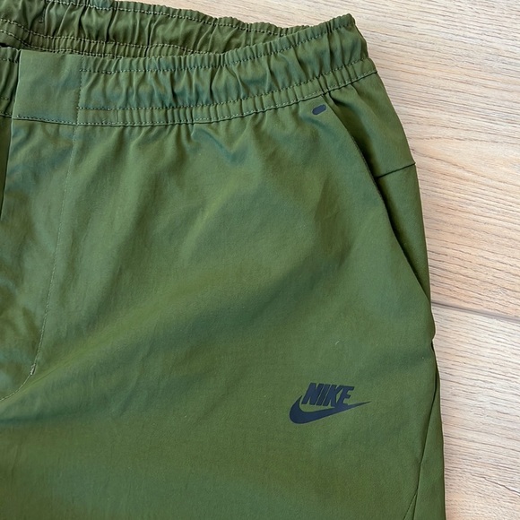 Nike Green Tech Commuter Pant - Picture 7 of 15